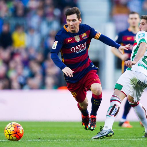 Messi hat-trick in Barca romp