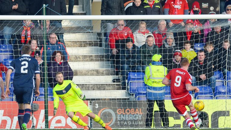 Aberdeen's Adam Rooney (right) makes it 1-1 in game away to Ross County