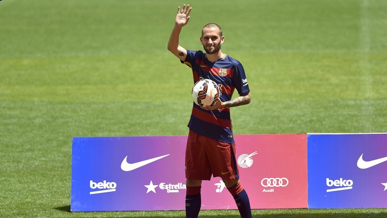 Barcelona's new Spanish defender Aleix Vidal waves