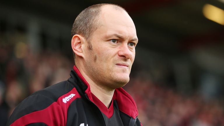 Alex Neil Manager of Norwich City looks on prior to the Barclays Premier League match between A.F.C. Bournemouth and Norwich City