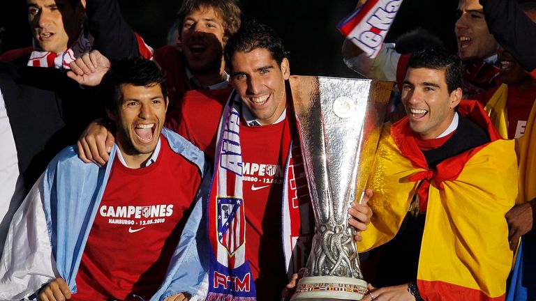 Atletico Madrid players (L-R) Sergio Aguero, Raul Garcia and Jose Antonio Reyes celebrate with the 2010 Europa League trophy at the Neptuno fountain