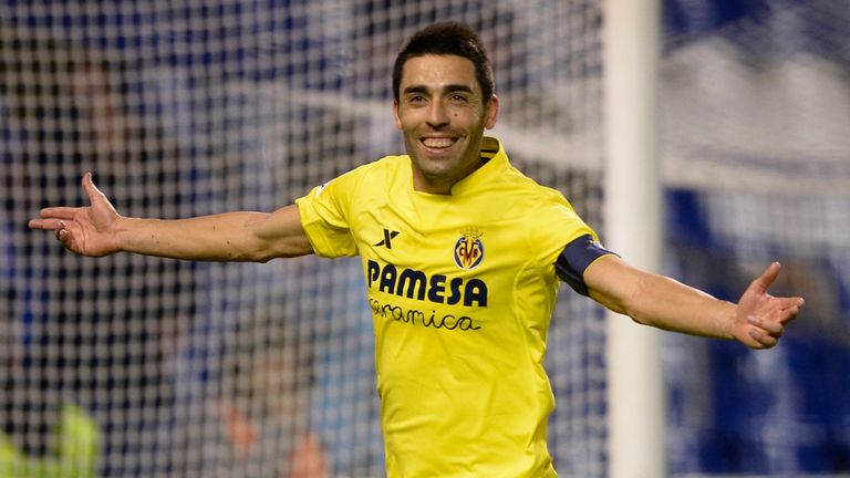 Villarreal's midfielder Bruno Soriano celebrates after scoring a last-minute penalty against Deportivo
