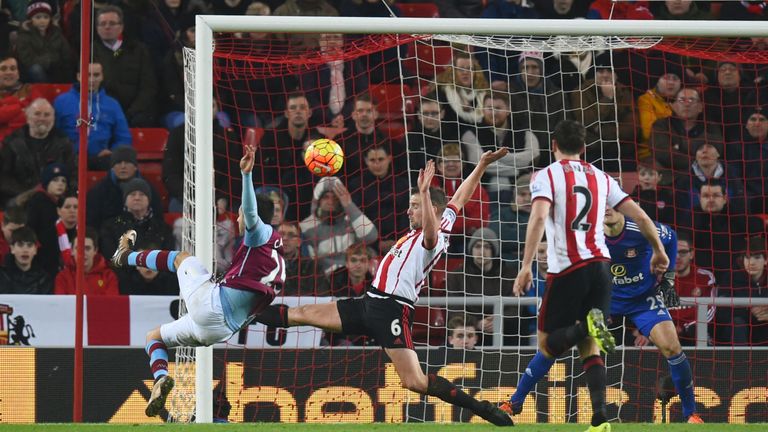 Carles Gil (L) of Aston Villa scores his team's first goal during the Barclays Premier League match against Sunderland to make it 1-1