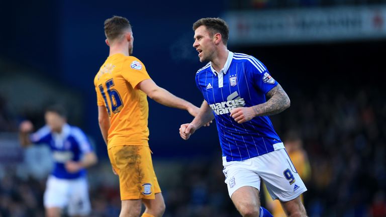 Daryl Murphy of Ipswich Town celebrates scoring an equalising goal during the Sky Bet Championship match v Preston