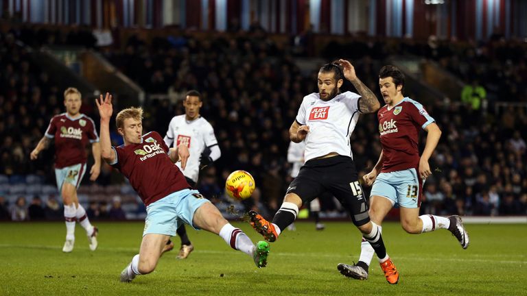 Derby County's Bradley Johnson (second right) and Burnley's Ben Mee (left) battle for the ball during the Sky Bet Championship match at Turf Moor, Burnley