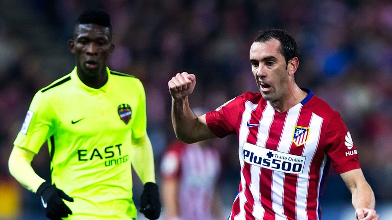 MADRID, SPAIN - JANUARY 02: Diego Godin (R) of Atletico de Madrid competes for the ball with Jefferson Lerma (R) of Levante UD during the La Liga match bet