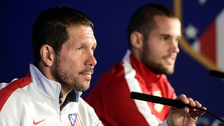 Atletico Madrid's Argentinian coach Diego Simeone (L) and Atletico Madrid's midfielder Mario Suarez 