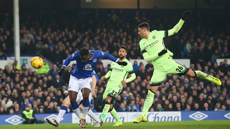 Romelu Lukaku heads Everton in front against Man City