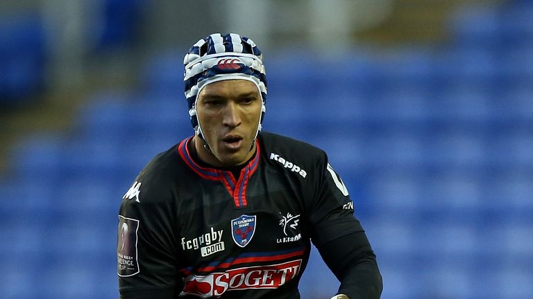 READING, ENGLAND - JANUARY 16:  Gio Aplon of Grenoble in action during the European Rugby Challenge Cup match between London Irish and Grenoble at Madejski