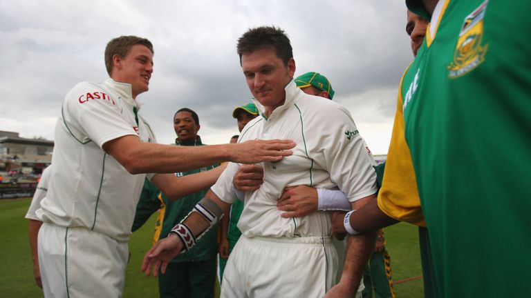 BIRMINGHAM, UNITED KINGDOM - AUGUST 02:  Graeme Smith of South Africa celebrates winning the test match with teammates during day four of the 3rd Test Npow