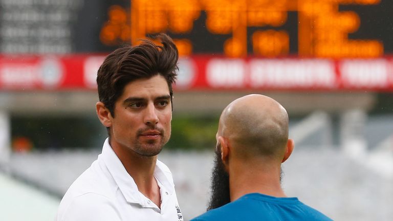 CAPE TOWN, SOUTH AFRICA - JANUARY 06:  Alastair Cook of England shakes hands with Hashim Amla of South Africa as the match is drawn during day five of the 