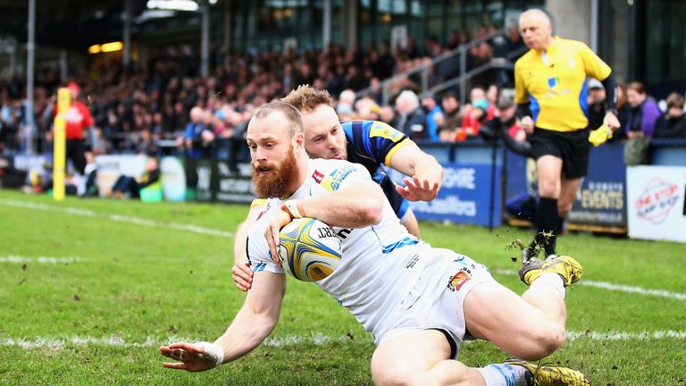 James Short of Exeter Chiefs scores a try