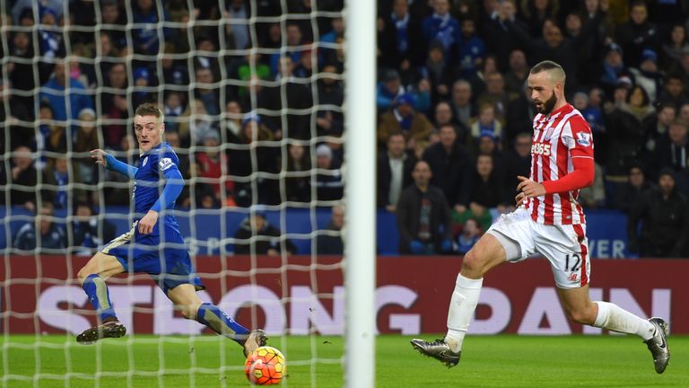 Jamie Vardy puts Leicester 2-0 up in the 66th minute