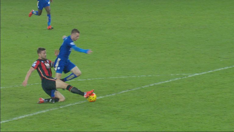 Simon Francis (Bournemouth) is sent off for a last-ditch tackle on Jamie Vardy (Leicester)n