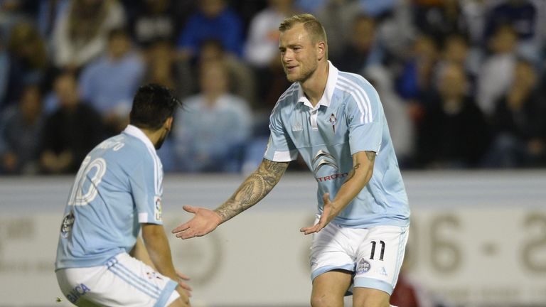 Celta Vigo's forward  Nolito (L) and Celta Vigo's Swedish forward  John Guidetti 