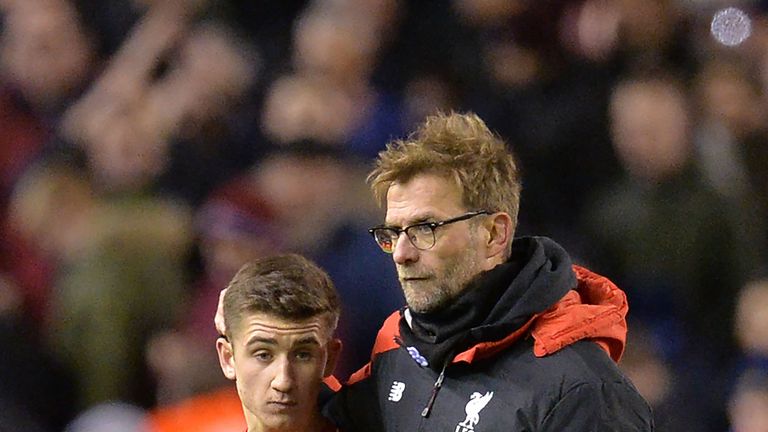 Liverpool's German manager Jurgen Klopp (R) speaks with Liverpool's English midfielder Cameron Brannagan after 