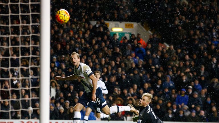  Harry Kane of Tottenham Hotspur shoots past Kasper Schmeichel of Leicester City hitting a cross bar during the Barclays Premi