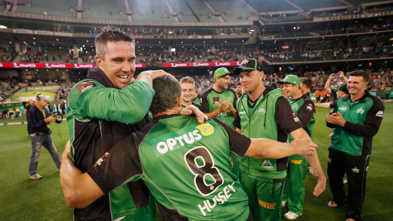 Kevin Pietersen and David Hussey of the Melbourne Stars embrace after winning the Big Bash League Semi Final