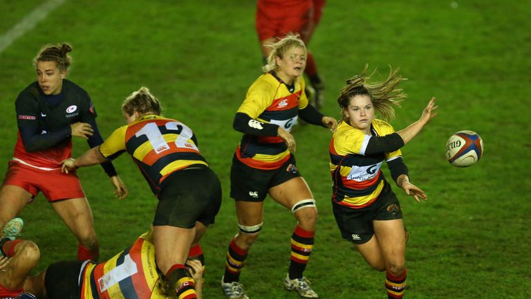 Leanne Riley spins the ball out from the breakdown