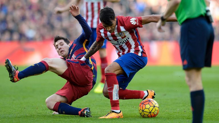 Barcelona's Argentinian forward Lionel Messi (L) vies with Atletico Madrid's Argentinian midfielder Augusto Fernandez