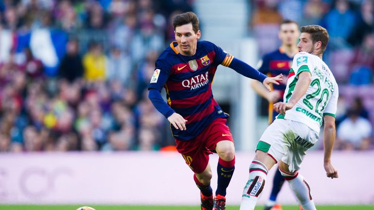 BARCELONA, SPAIN - JANUARY 09: Lionel Messi of FC Barcelona conducts the ball past Ruben Perez of Granada CF during the La Liga match between FC Barcelona 