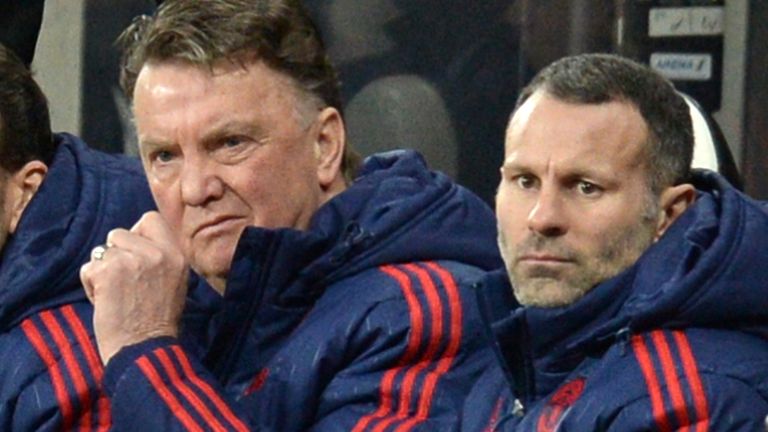 Louis van Gaal and Ryan Giggs on the Manchester United bench