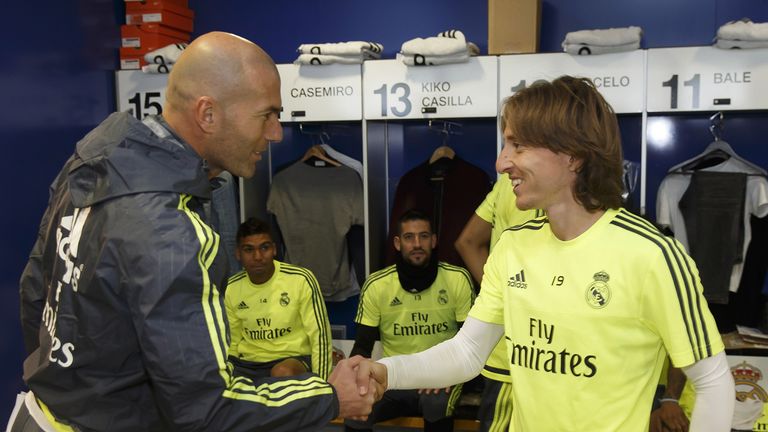 Zinedine Zidane (L) of Real Madrid greets Luka Modric before a training session at Estadio Alfredo Di Stefano on January 5, 2016 in Madrid