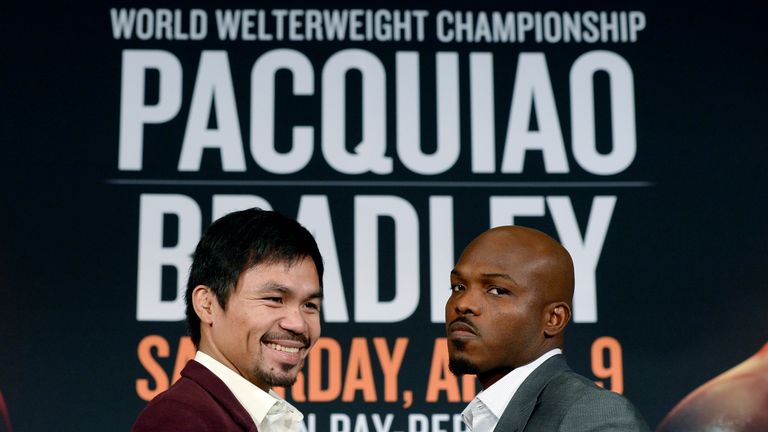 Manny Pacquiao (L) and Timothy Bradley pose