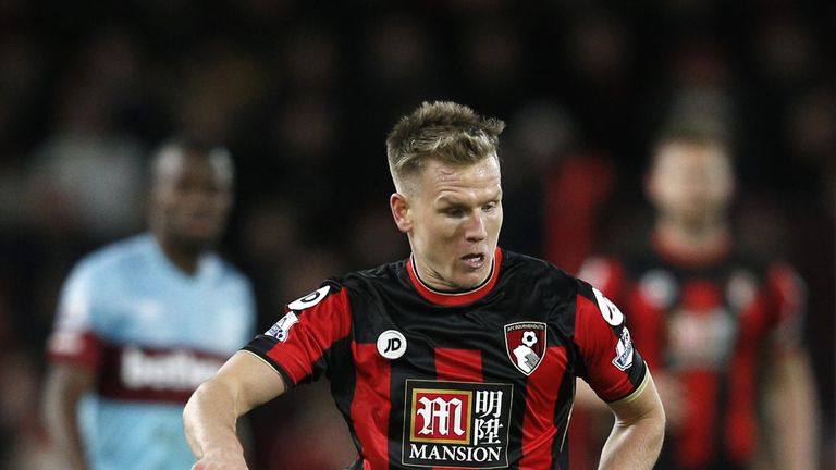 Bournemouth's English midfielder Matt Ritchie controls the ball during the match between Bournemouth and West Ham United at the Vitality Stadium