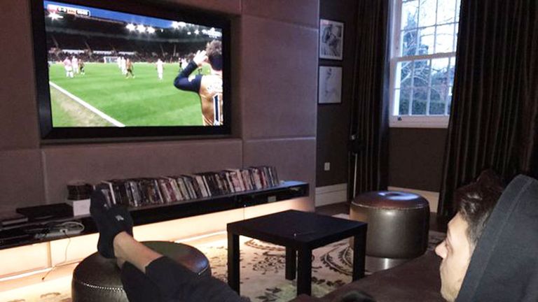 Pic from Mesut Ozil's twitter feed (@MesutOzil1088)