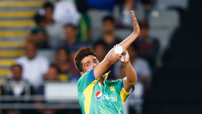 AUCKLAND, NEW ZEALAND - JANUARY 15:  Mohammad Amir of Pakistan bowls during the first T20 match at Eden Park on January 15, 2016