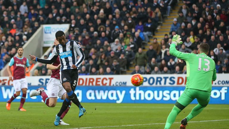 Georginio Wijnaldum of Newcastle United scores his team's second goal 