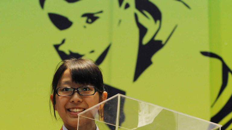 Women's world champion Ng On Yee will compete to play at the men's World Championship