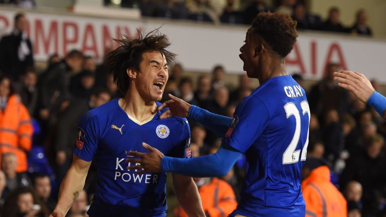 LONDON, ENGLAND - JANUARY 10:  Shinji Okazaki (L) of Leicester City celebrates with teammate Demarai Gray 