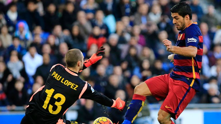  Luis Suarez tries to score past Espanyol goalkeeper Pau Lopez