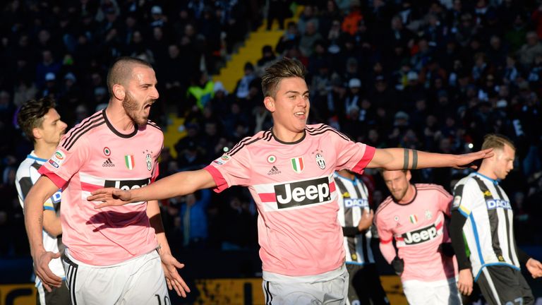 Paulo Dybala (R) of Juventus FC celebrates