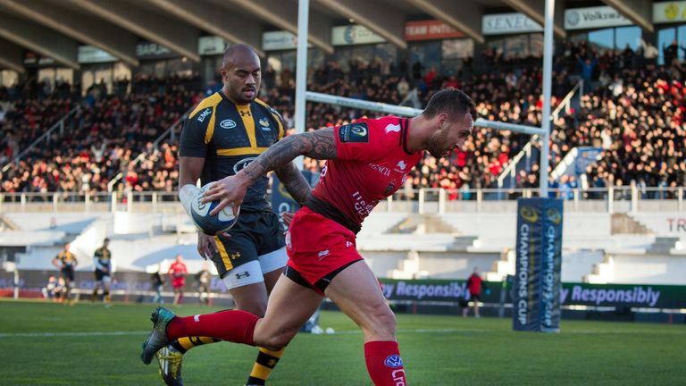 Quade Cooper scores the opening try of the game for Toulon