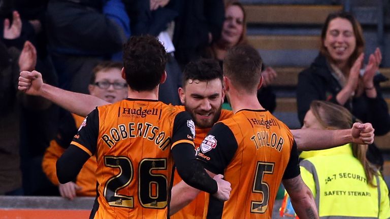 HULL, ENGLAND - JANUARY 09:  Robert Snodgrass of Hull City (C) celebrates scoring with teamates during The Emirates FA Cup Third Round match between Hull C