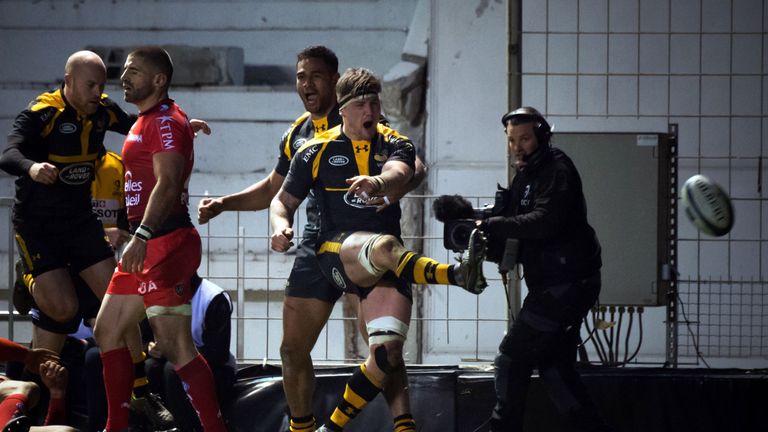 Wasps No 8 Guy Thompson celebrates after scoring a try against Toulon
