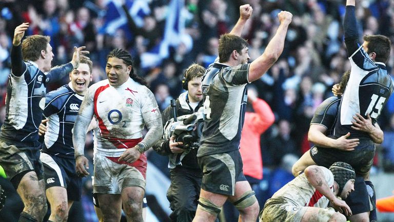 Scotland players celebrate their last Calcutta Cup win against England in 2008