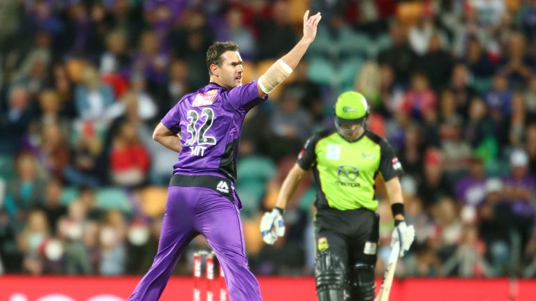 Shaun Tait removes Jacques Kallis for a fourth-ball duck