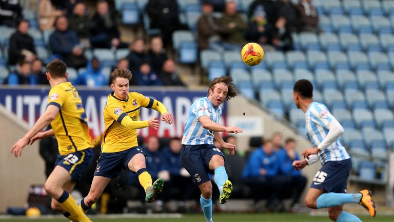 Coventry City's Stephen Hunt (centre) in action against Scunthorpe