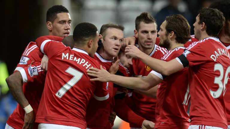 Manchester United's Wayne Rooney (3rd L) celebrates with teammates after scoring their third goal during the match against Newcastle United