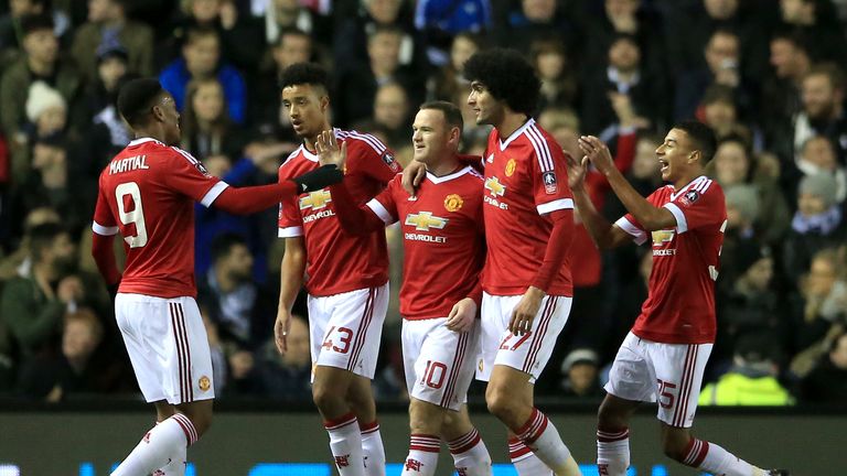 Manchester United's Wayne Rooney (centre) celebrates scoring his side's first goal of the game