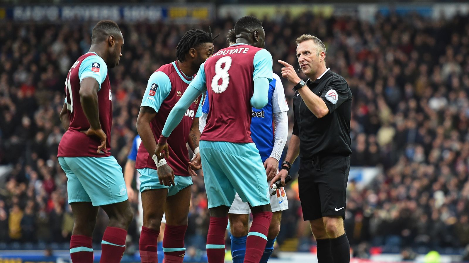 West Ham plan to appeal Cheikhou Kouyate's red card ...