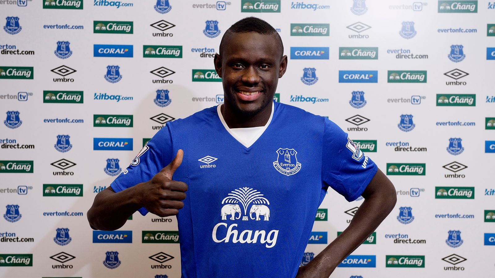 Oumar Niasse signs for Everton in £13.5m deal | Football News | Sky Sports