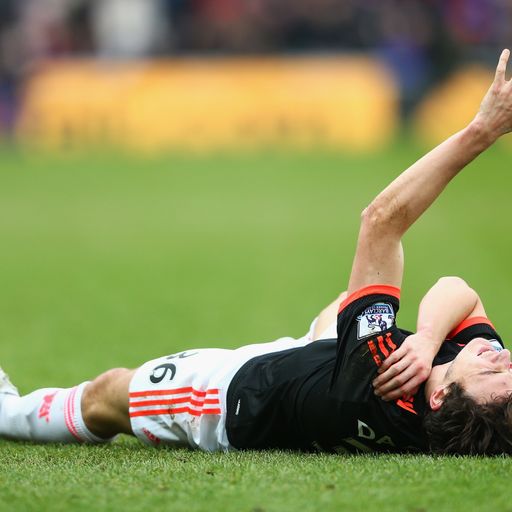 Darmian dislocates shoulder