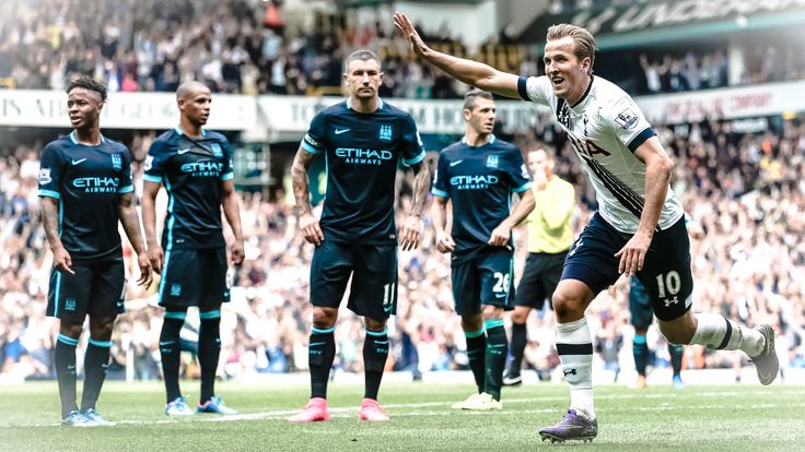 Tottenham's Harry Kane celebrates during the Premier League football match  Manchester City at White Hart Lane on September 26, 2015