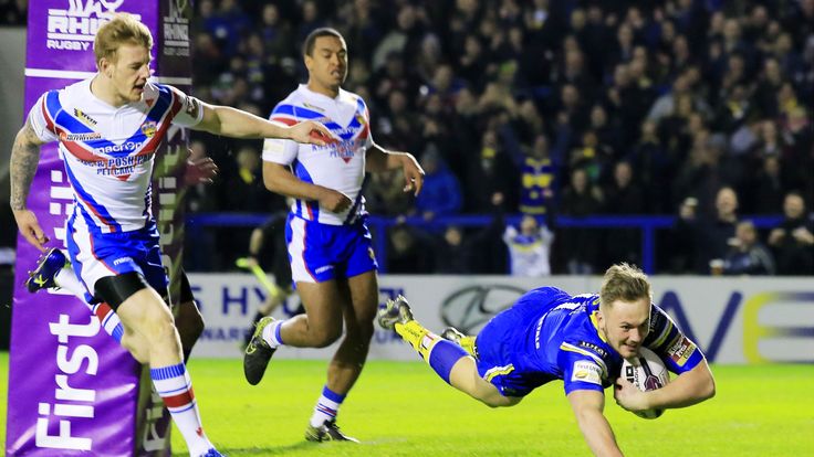 Ben Currie scores Warrington's first try against Wakefield