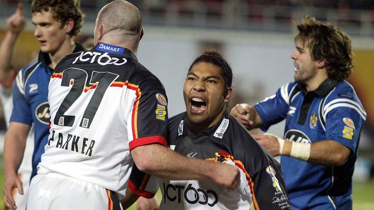 Bradford Bulls' Lesley Vainikolo celebrates his try with Rob Parker (left) against Wigan in 2004
